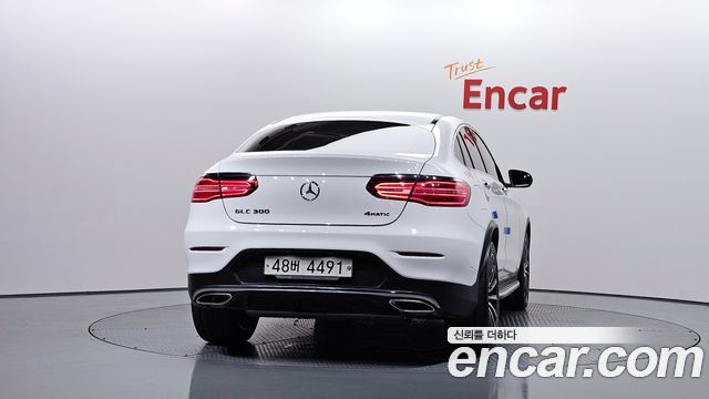 Mercedes-Benz GLC-Class GLC300 4MATIC AMG Line Coupe — пробег 55 408 км — фото 4 из 5
