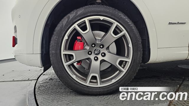 Maserati Levante из Кореи Encar