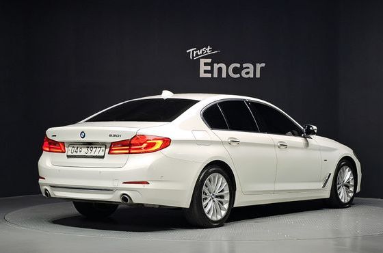 BMW 5-Series 530i xDrive Luxury Plus — пробег 84 439 км — фото 2 из 5