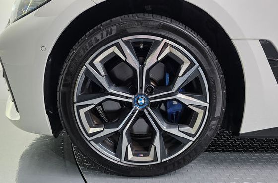 BMW i4 eDrive40 M Sports Pro — пробег 51 208 км — фото 5 из 5