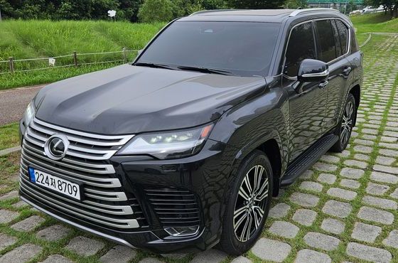 Lexus LX 700h Luxury — пробег 7 км — фото 1 из 5