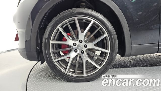 Maserati Levante из Кореи Encar