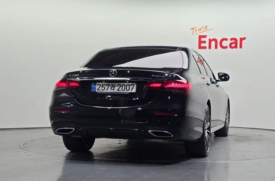 Mercedes-Benz E-Class E350 4MATIC AMG Line — пробег 81 821 км — фото 4 из 5