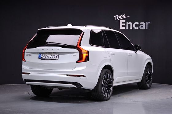 Volvo XC90 T8 Ultra Dark Hybrid — пробег 2 649 км — фото 2 из 5
