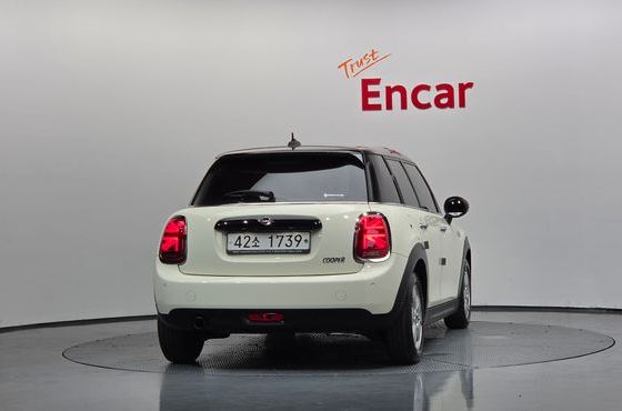 Mini Cooper 5Door Standard 3rd — пробег 43 955 км — фото 4 из 5