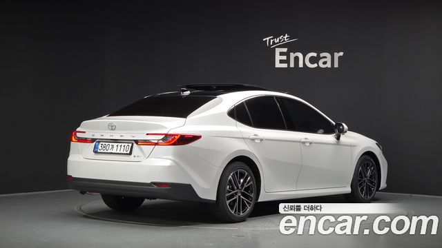 Toyota Camry 2.5 XLE Premium Hybrid — пробег 29 км — фото 2 из 5