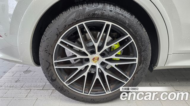 Porsche Cayenne 3.0 E-Hybrid Coupe — пробег 15 975 км — фото 5 из 5
