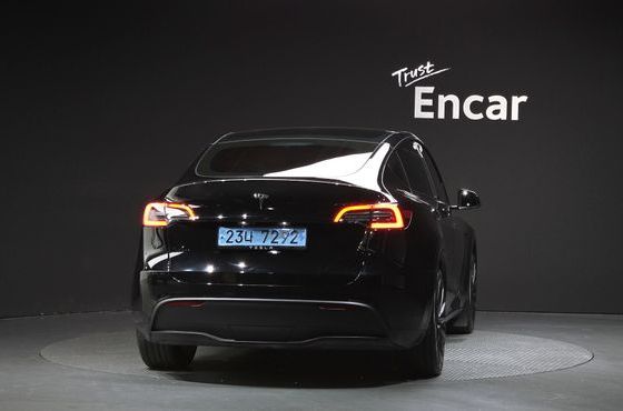 Tesla Model Y RWD — пробег 49 798 км — фото 4 из 5