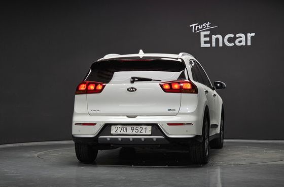 Kia Niro Luxury — пробег 137 988 км — фото 4 из 5