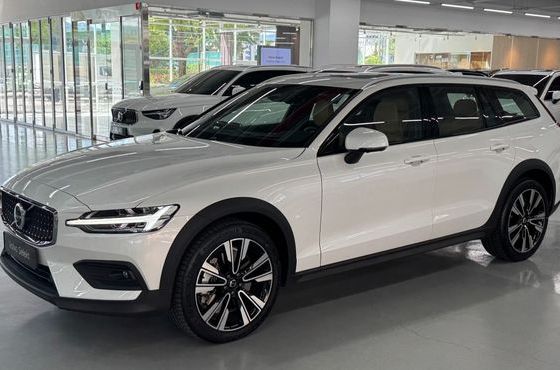Volvo V60 B5 Ultra AWD — пробег 1 711 км — фото 1 из 5