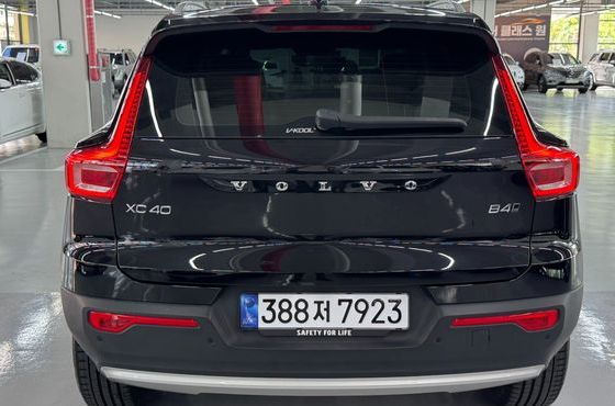 Volvo XC40 B4 Ultra Bright — пробег 16 380 км — фото 4 из 5