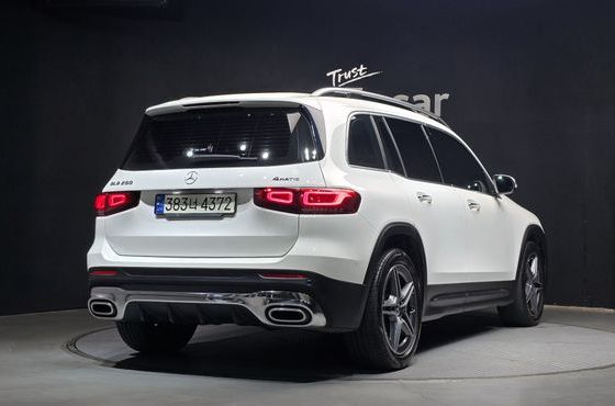 Mercedes-Benz GLB-Class GLB250 4MATIC — пробег 58 614 км — фото 2 из 5
