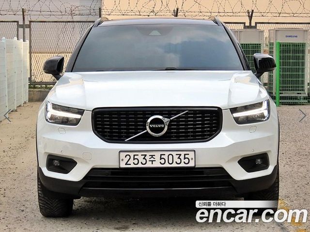 Volvo XC40 T4 R-Design — пробег 129 695 км — фото 1 из 5