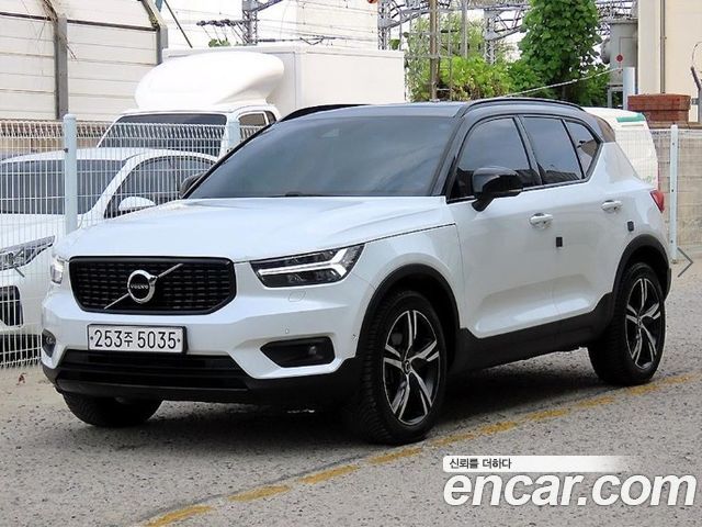 Volvo XC40 T4 R-Design — пробег 129 695 км — фото 2 из 5