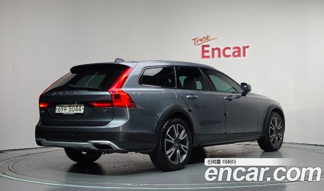 Volvo V90 T5 Pro AWD — пробег 75 316 км — фото 2 из 5