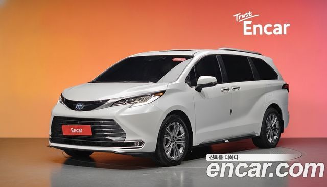 Toyota Sienna 2.5 Hybrid 2WD — пробег 74 348 км — фото 1 из 5