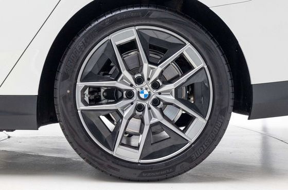 BMW 5-Series 520i — пробег 8 900 км — фото 5 из 5