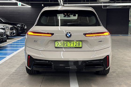 BMW iX xDrive60 M Sport Pro — пробег 10 041 км — фото 4 из 5