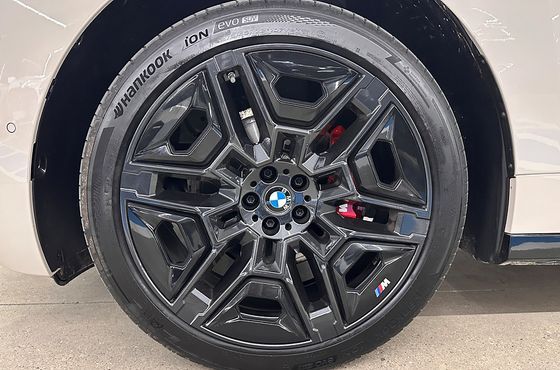 BMW iX xDrive60 M Sport Pro — пробег 10 041 км — фото 5 из 5