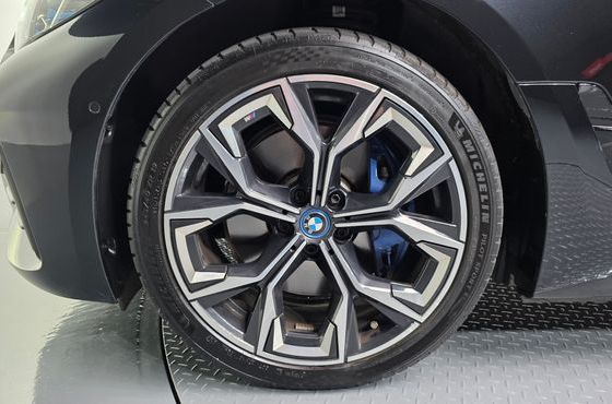 BMW i4 eDrive40 M Sports Pro — пробег 52 761 км — фото 5 из 5