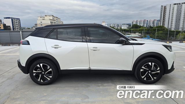 Peugeot 2008 EV GT — пробег 25 000 км — фото 4 из 5