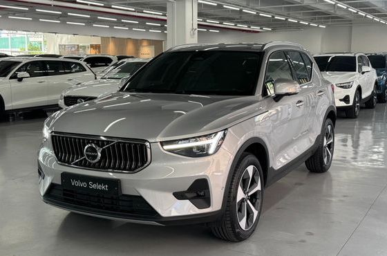 Volvo XC40 B4 Ultra Bright — пробег 4 614 км — фото 1 из 5