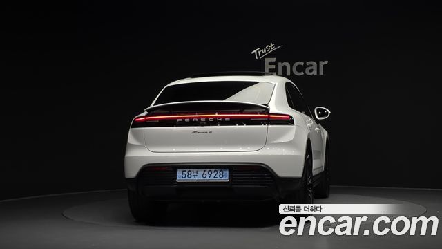 Porsche Macan Base 4 — пробег 12 096 км — фото 4 из 5