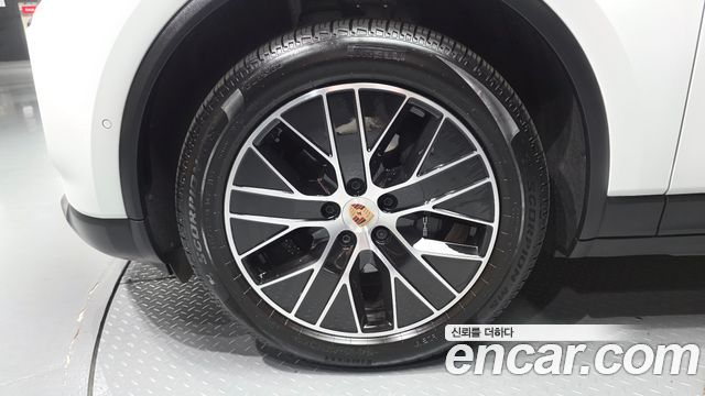 Porsche Macan Base 4 — пробег 12 096 км — фото 5 из 5