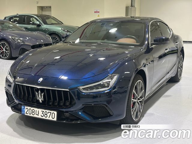 Maserati Ghibli 3.0S Q4 Modena 3rd — пробег 15 000 км
