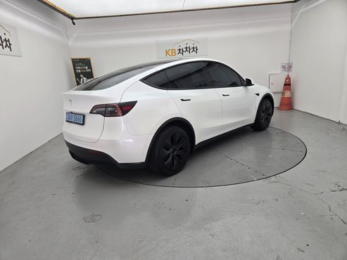Tesla Model Y Long Range AWD — пробег 27 000 км — фото 4 из 5