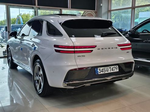 Genesis GV70 2.5T Gasoline AWD — пробег 4 458 км — фото 4 из 5