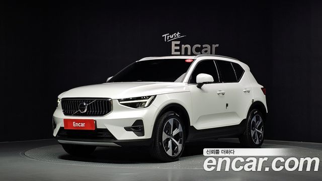 Volvo XC40 B4 Ultimate Bright — пробег 29 732 км — фото 1 из 5