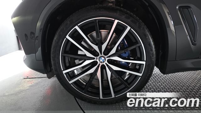 BMW X5 xDrive 40d M Sport Online Exclusive Editon — пробег 22 677 км — фото 5 из 5