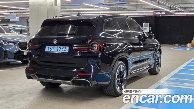 BMW iX3 M Sports — пробег 13 550 км — фото 2 из 5