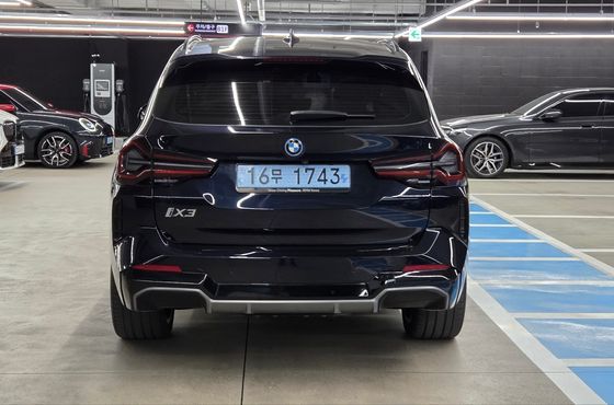 BMW iX3 M Sports — пробег 13 550 км — фото 4 из 5