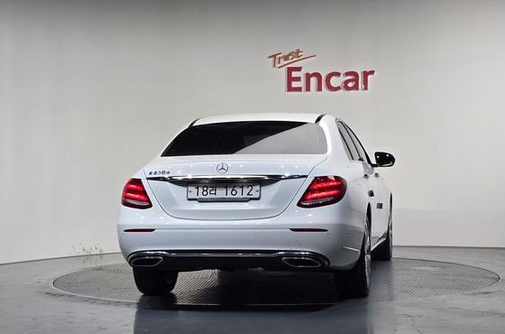 Mercedes-Benz E-Class E220d Exclusive — пробег 149 822 км — фото 4 из 5