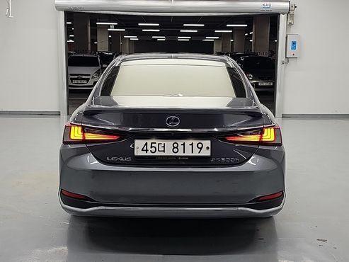 Lexus ES Luxury Plus — пробег 79 723 км — фото 3 из 5