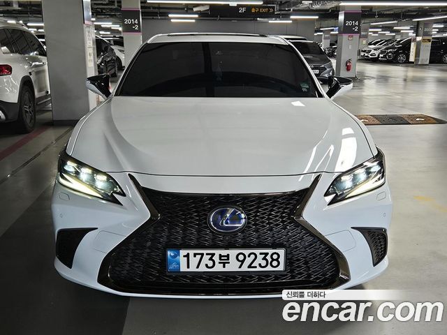 Lexus ES F-Sport — пробег 37 160 км — фото 1 из 5