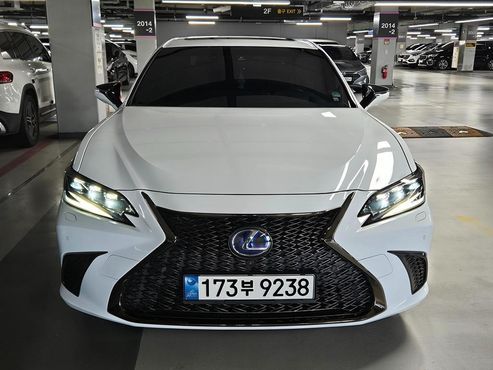 Lexus ES F-Sport — пробег 37 160 км — фото 1 из 5