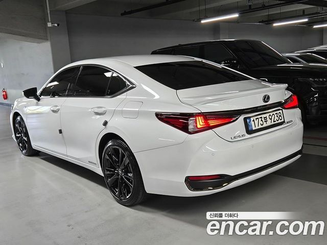 Lexus ES F-Sport — пробег 37 160 км — фото 3 из 5