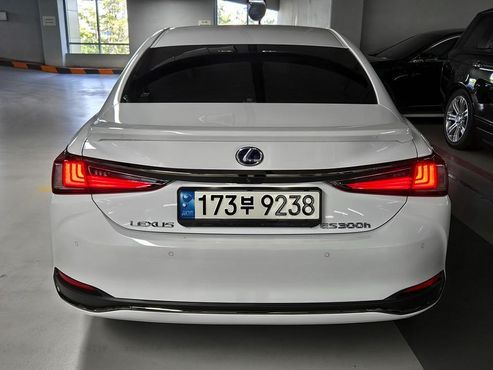 Lexus ES F-Sport — пробег 37 160 км — фото 4 из 5