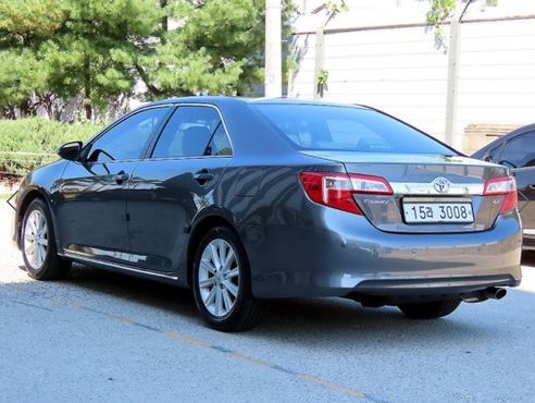 Toyota Camry 2.5 XLE — пробег 89 866 км — фото 3 из 5