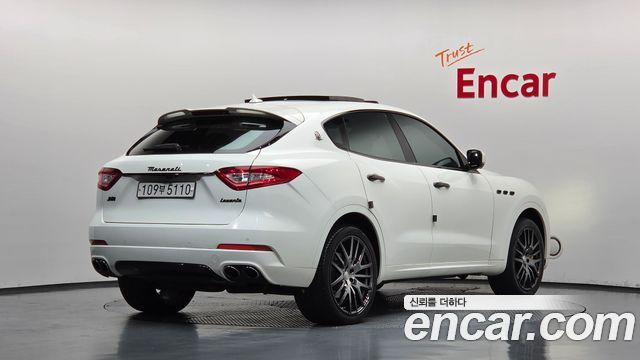 Maserati Levante 3.0 S AWD Sport — пробег 106 038 км — фото 2 из 5