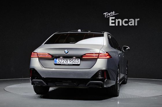 BMW 5-Series 520i M Sport — пробег 12 978 км — фото 4 из 5