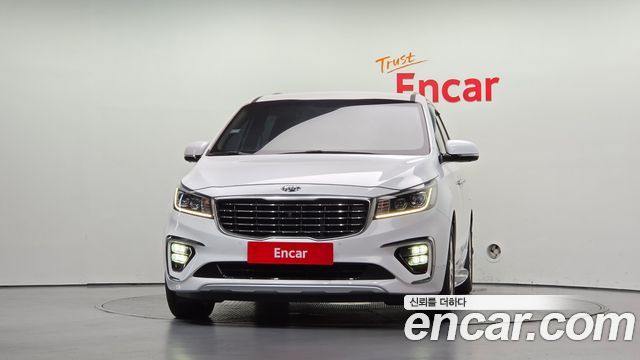 Kia Carnival 7-Seater Limousine VIP — пробег 58 691 км — фото 3 из 5