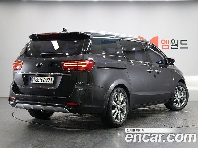 Kia Carnival 9-Seater Noblesse Special — пробег 75 089 км — фото 4 из 5