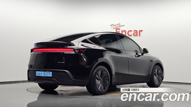Tesla Model Y Long Range AWD — пробег 7 438 км — фото 2 из 5