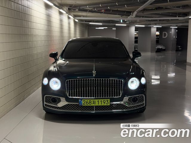 Bentley Flying Spur 4.0 — пробег 19 000 км — фото 1 из 5