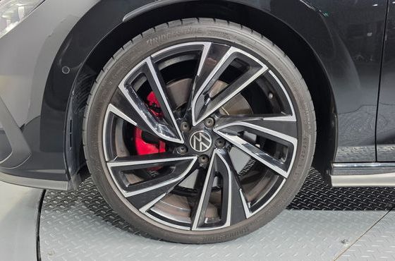 Volkswagen Golf 2.0 GTI — пробег 17 110 км — фото 5 из 5