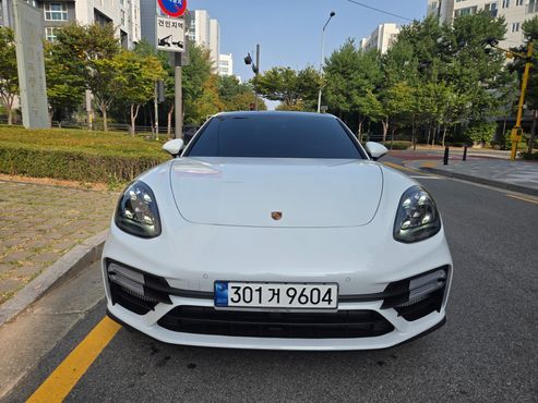 Porsche Panamera 2.9 AWD E-Hybrid Platinum Edition — пробег 18 378 км — фото 1 из 5